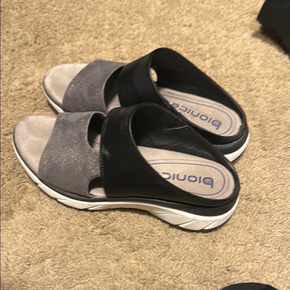 Bionica Women's Black and Gray Slide Sandals
